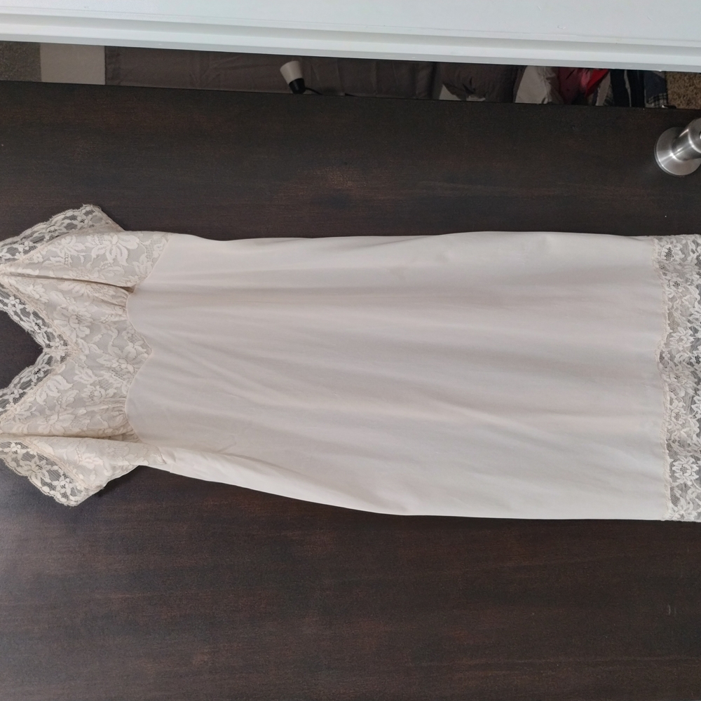 Elegant Cream Lace Dress